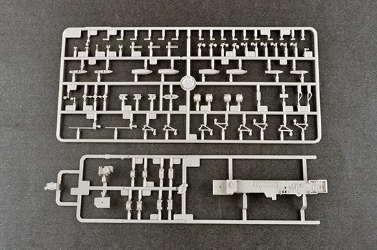 Trumpeter 06710 German Navy Aircraft Carrier DKM Peter Strasser 1/700 – imagen 8