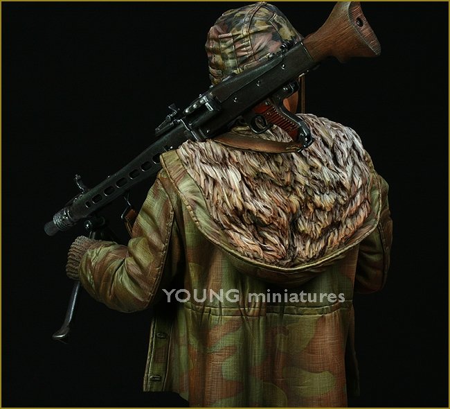 Young Miniatures YM1822 Waffen SS MG-42 Gunner Ardennes 1944 1/10 – imagen 4