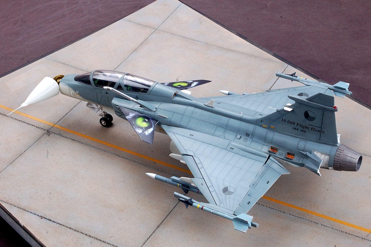 Kitty Hawk 80118 Jas-39B/D Gripen 1/48 – imagen 4