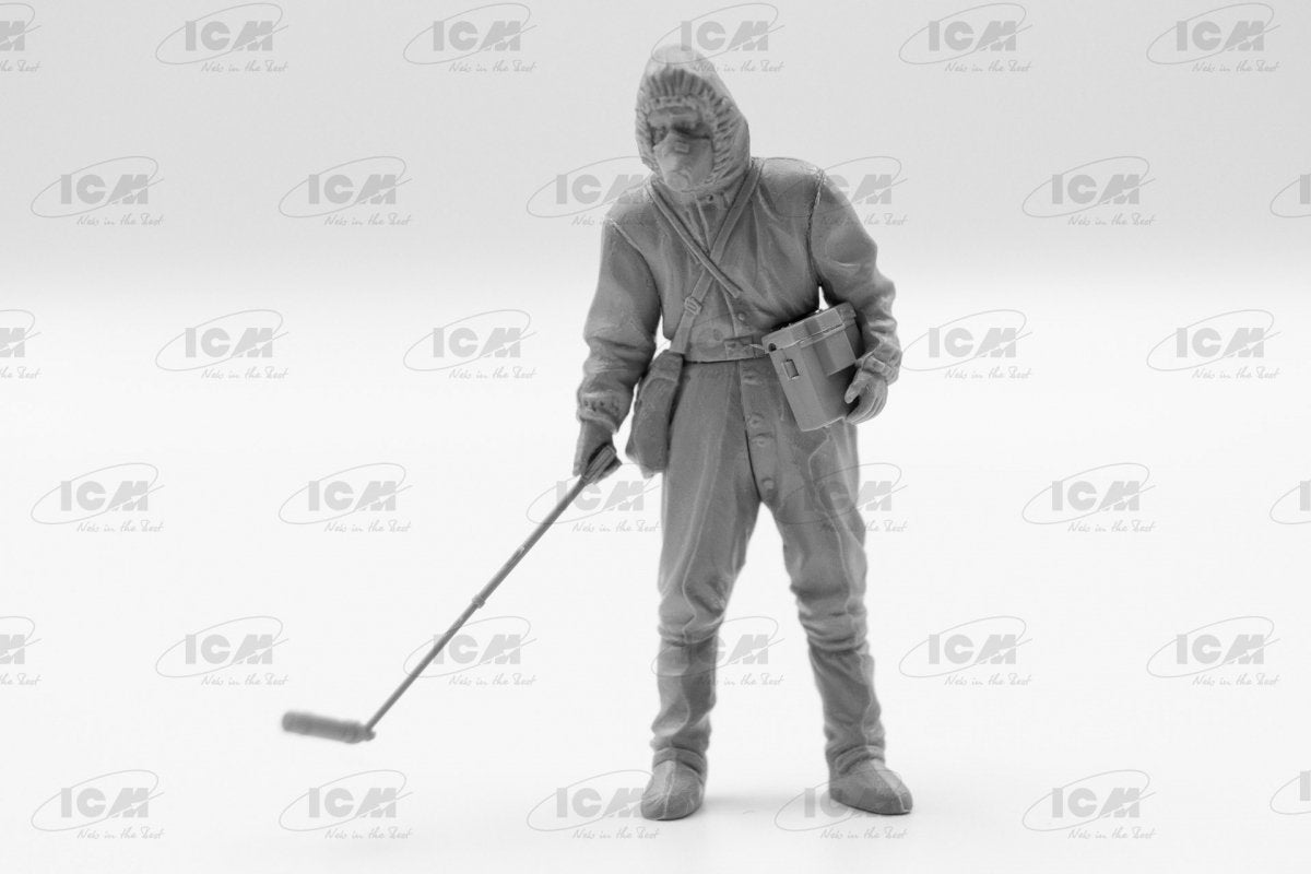 ICM 35901 Chernobyl #1 Radiation monitoring station (ZiL-131KShM truck &amp;amp; 5 figures &amp;amp; diorama base with background) 1/35 – image 6