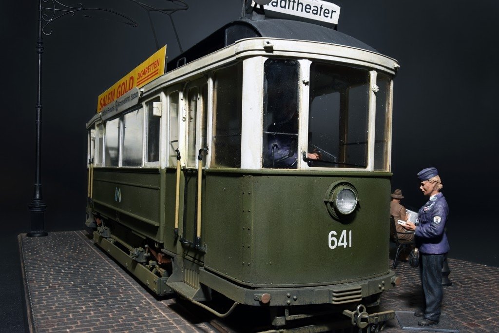 Miniart 38009 Tramway européen - Straßenbahn-Triebwagen 641 avec équipage et passagers 1/35  – image 5
