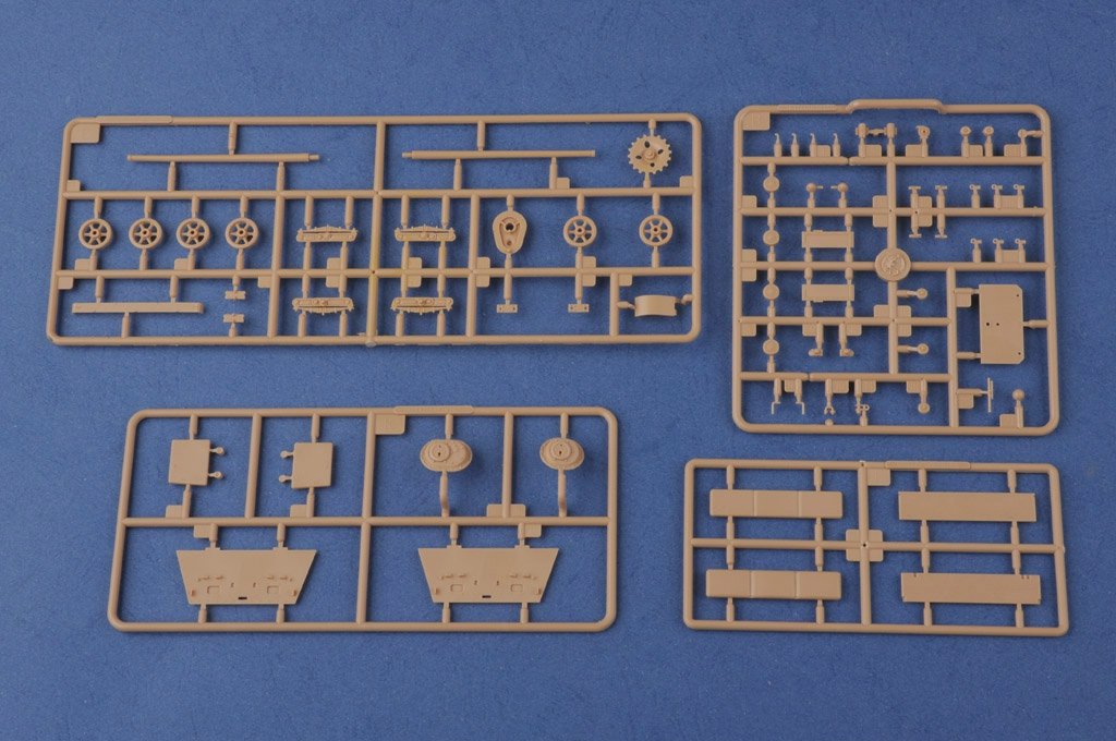 Hobby Boss 83848 Soviet T-20 Armored Tractor Komsomolets 1940 1/35 – imagen 4