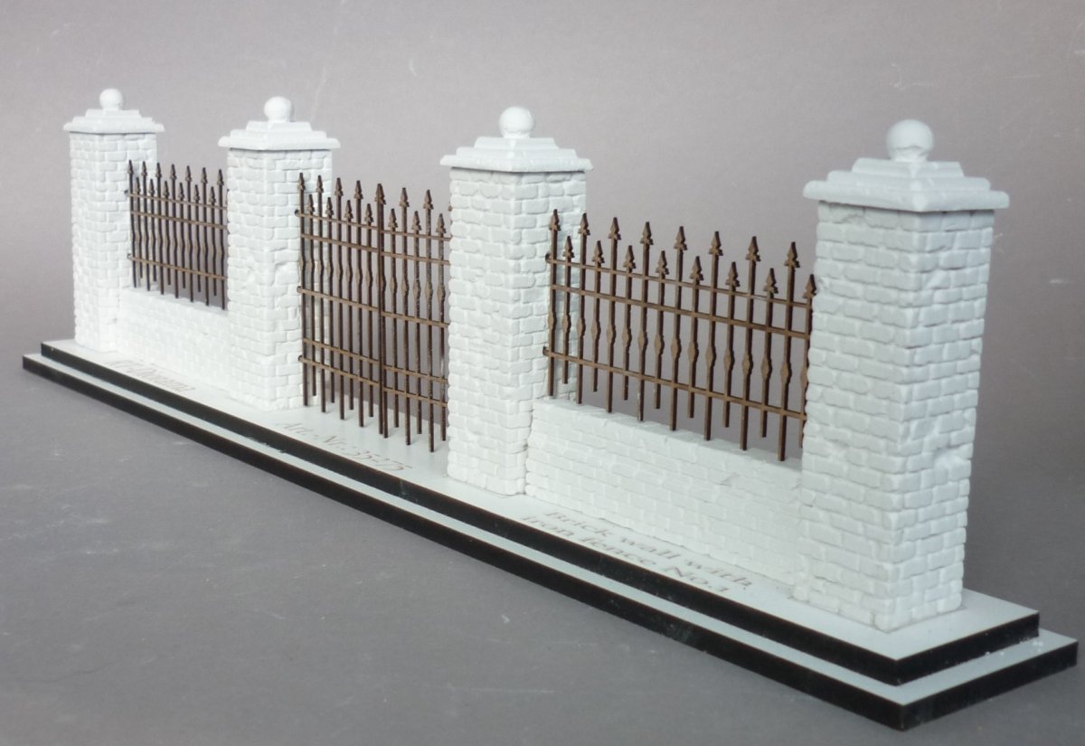 RT-Diorama 35275 Brick wall with Fence 1/35 – immagine 3