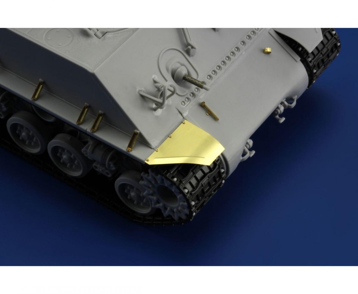 Eduard 36334 M4A3E8 TAMIYA 1/35 – image 3