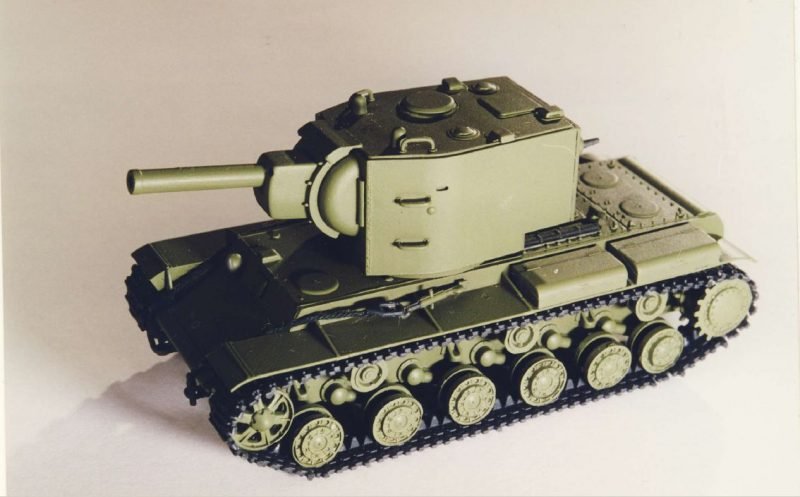 PST 72017 KV-2 Heavy Tank 1/72 – image 2