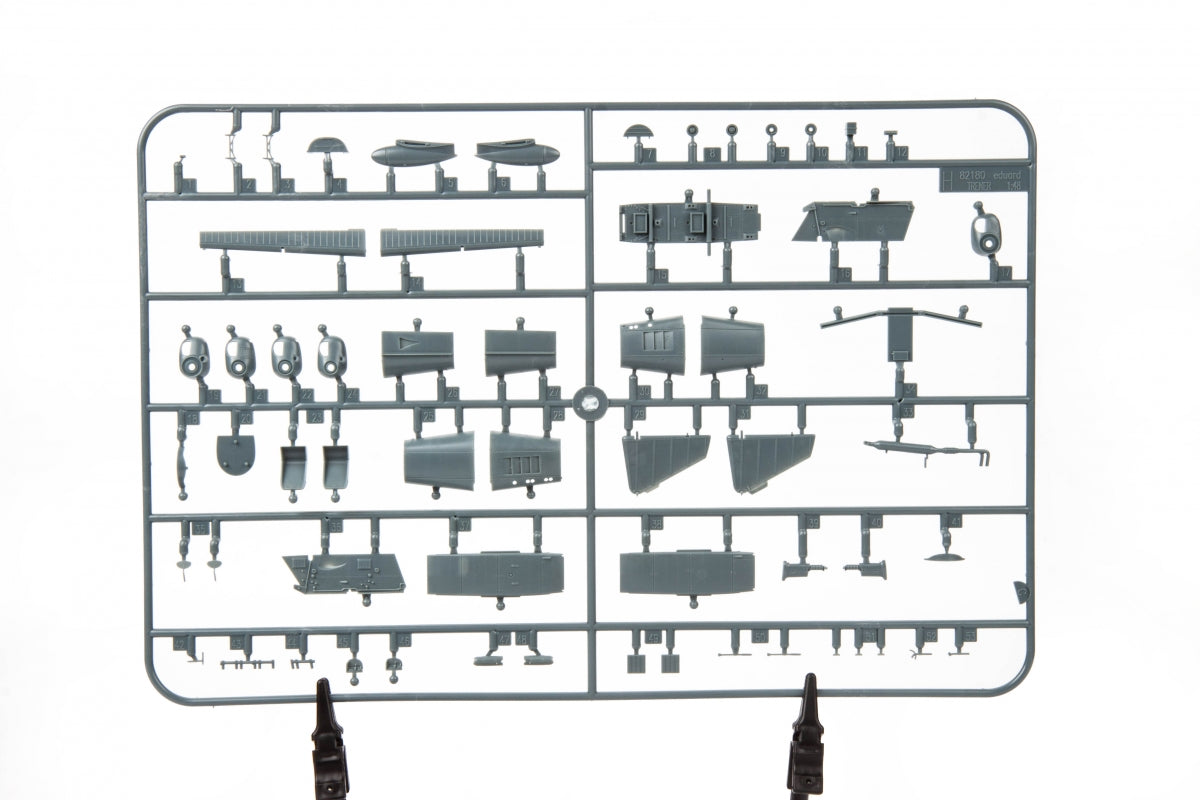 Eduard 82185 Z-526 Trenér Master 1/48 – imagen 8