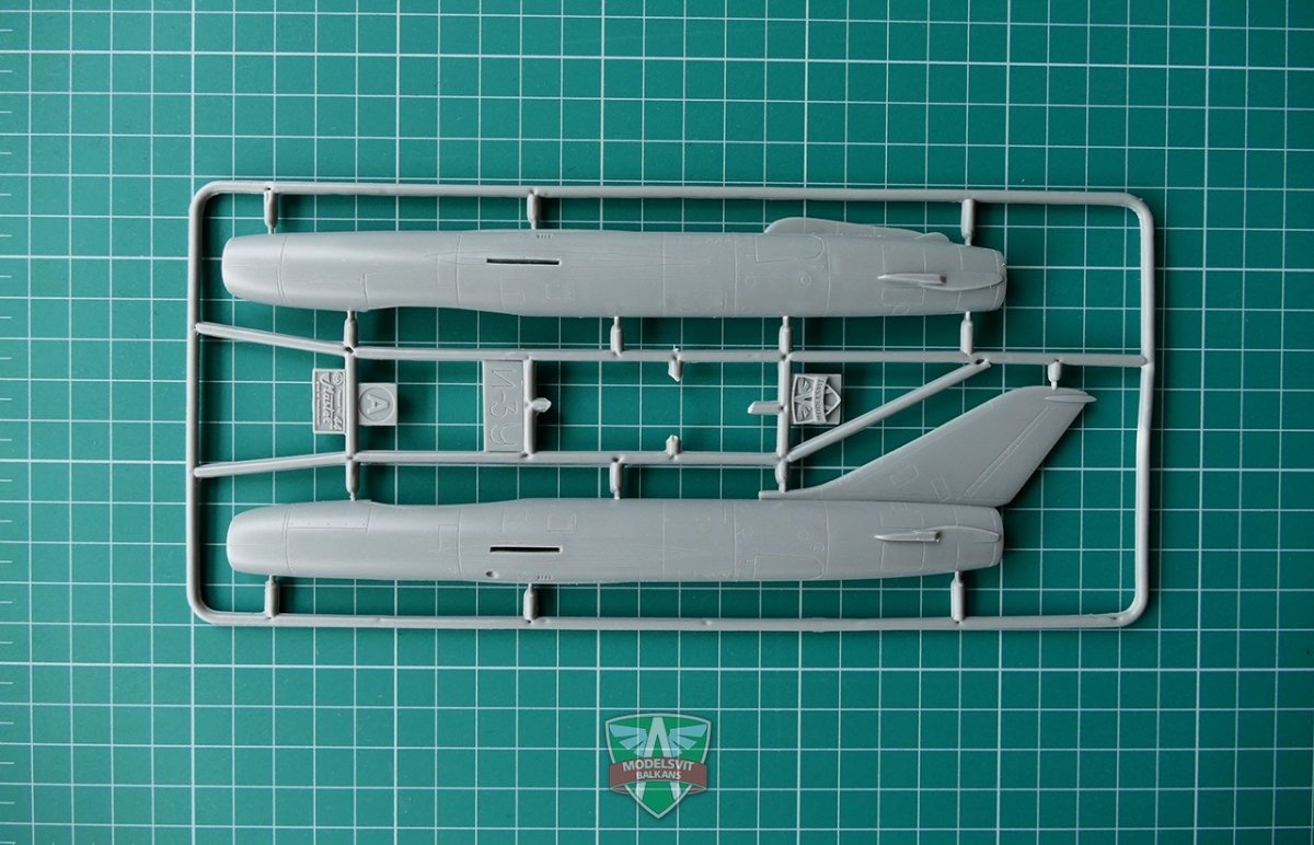 Modelsvit 72010 Mikoyan I-3U(I-420) Soviet interceptor 1/72 – image 7