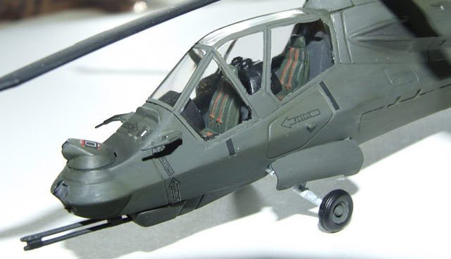 Revell 04469 RAH.66 Comanche 1/72 – image 2