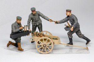 Copper State Models F32-006 Équipe de ravitaillement du personnel d&amp;#39;aérodrome allemand avec chariot 1/32 – image 2