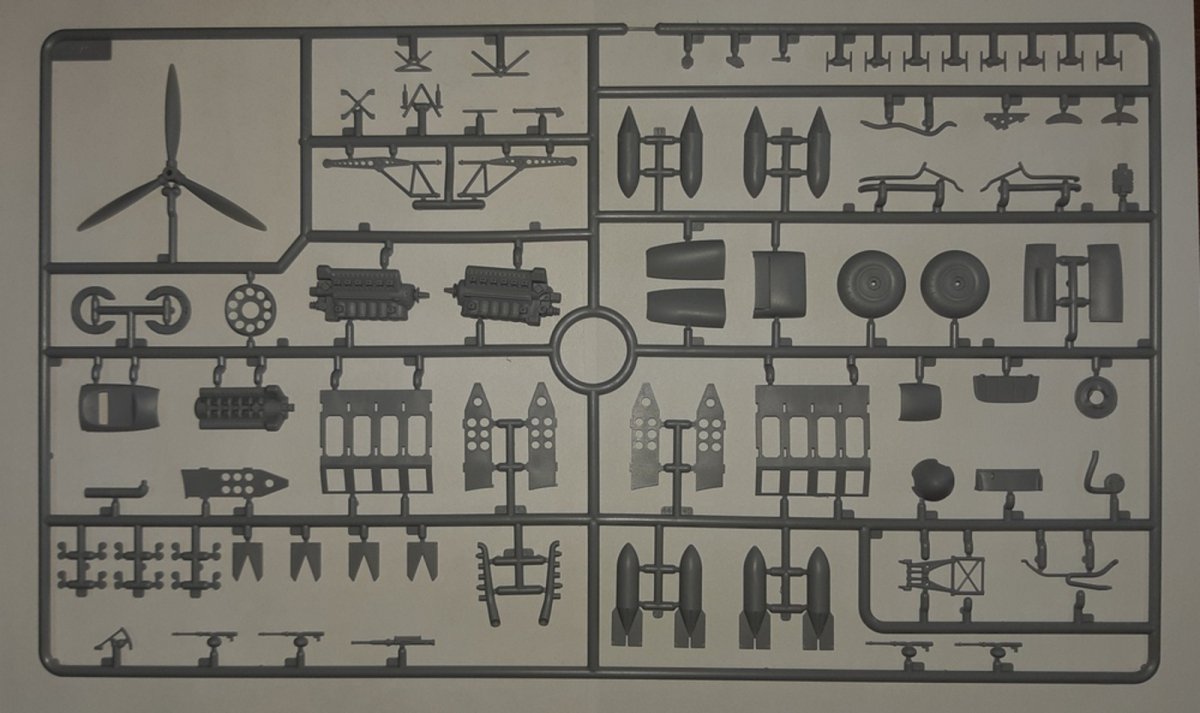 ICM 48263 He 111H-16, WWII German Bomber 1/48 – imagen 9