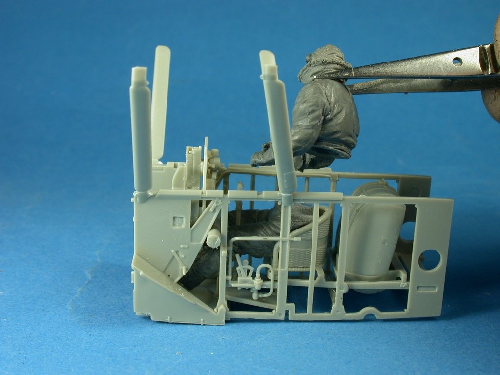 Copper State Models F32-038 Seated RFC Pilot in Sidcot suit 1/32 – zdjęcie 6