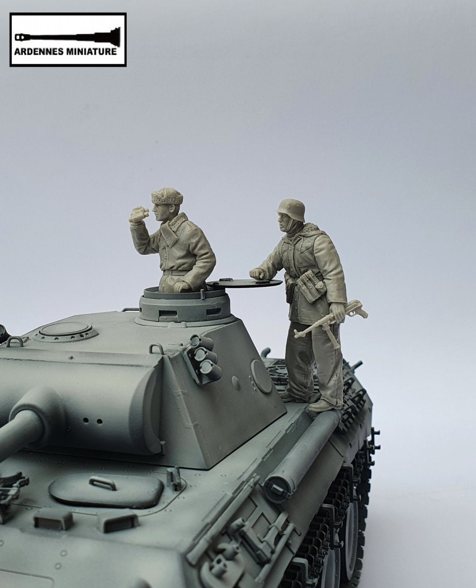 Ardennes Miniature 35020 WW2 PANZER COMMANDER AND GERMAN SOLDIER 1/35 – imagen 2