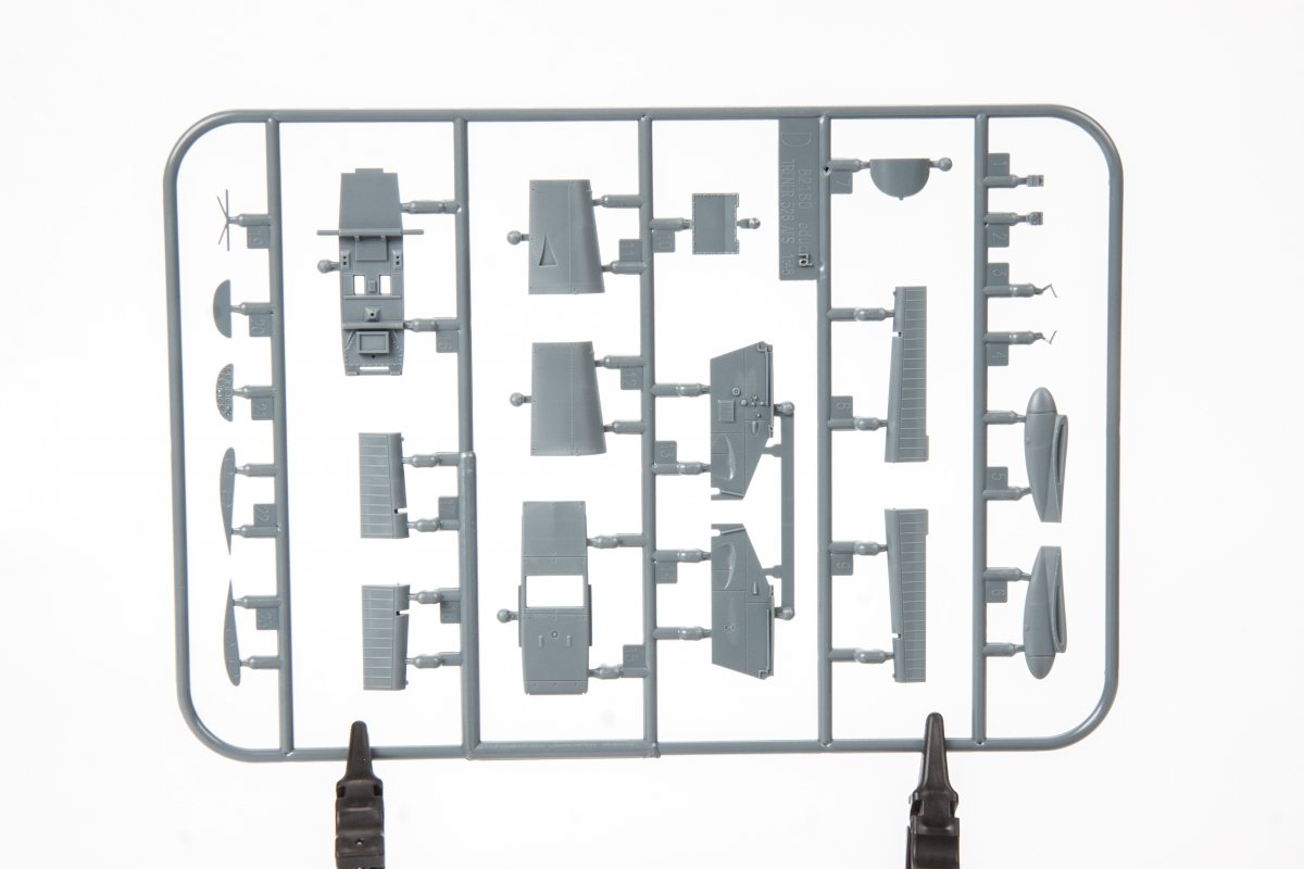 Eduard 84185 Z-526AFS Akrobat 1/48 – imagen 6