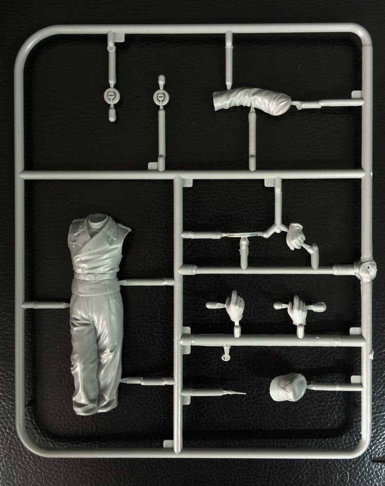 Classy Hobby MC16004 1/16 Équipage de Panzer allemand de la Seconde Guerre mondiale (conducteur) – image 3