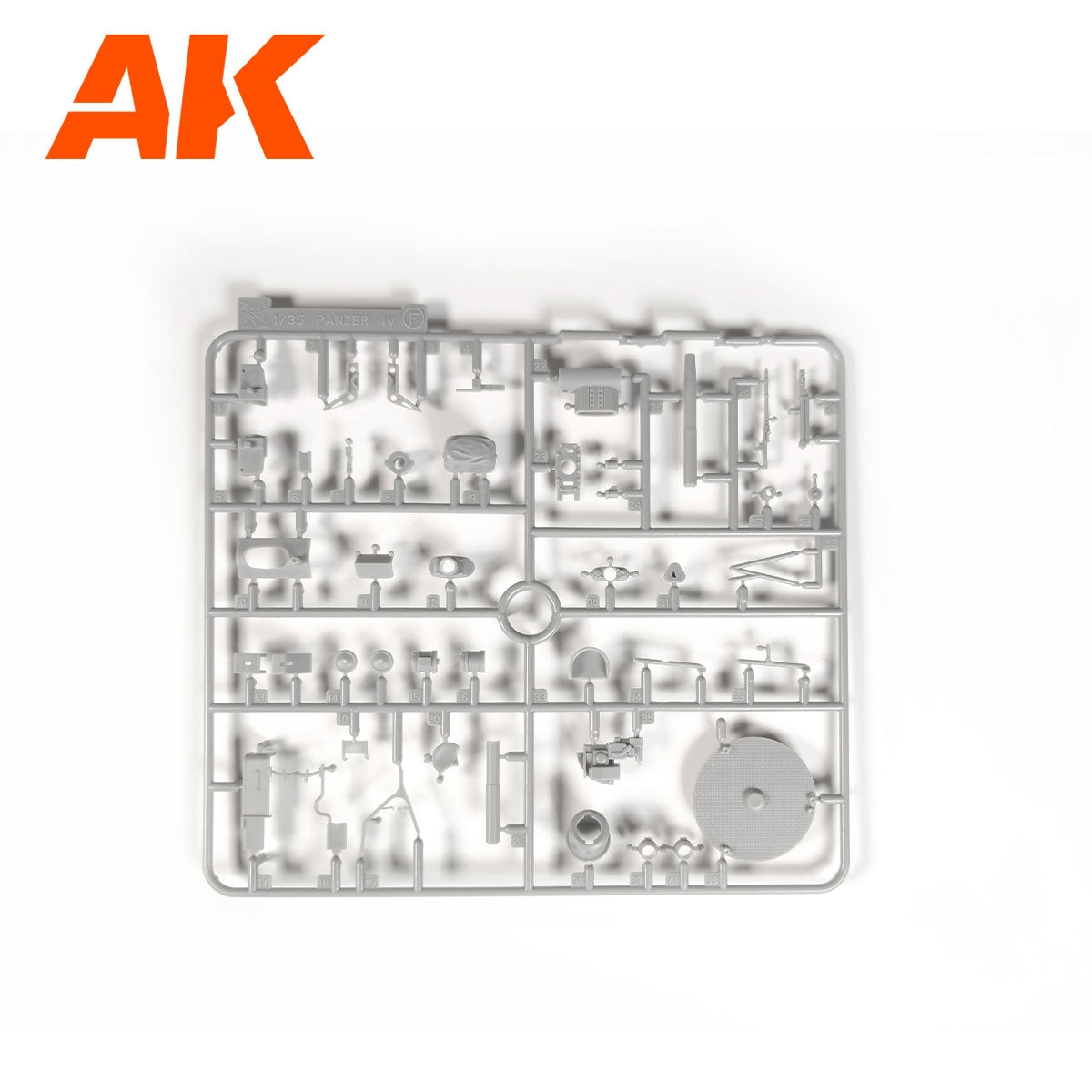 AK Interactive AK35504-B PZ.KPFW.IV AUSF.D AFRIKA KORPS + 5 FIGURES GERMAN TANK CREW AFRIKA KORPS 1/35 – Bild 11
