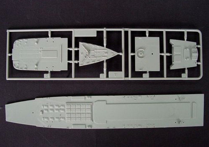 Trumpeter 05710 USSR Navy P. Velikiy Battle Cruiser 1/700 – imagen 4