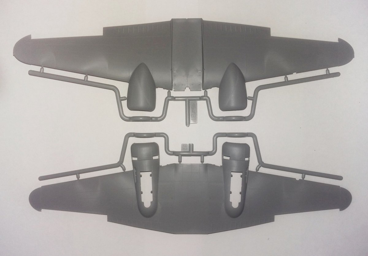 ICM 48185 C18S, Avion de passagers américain (1/48) – image 6