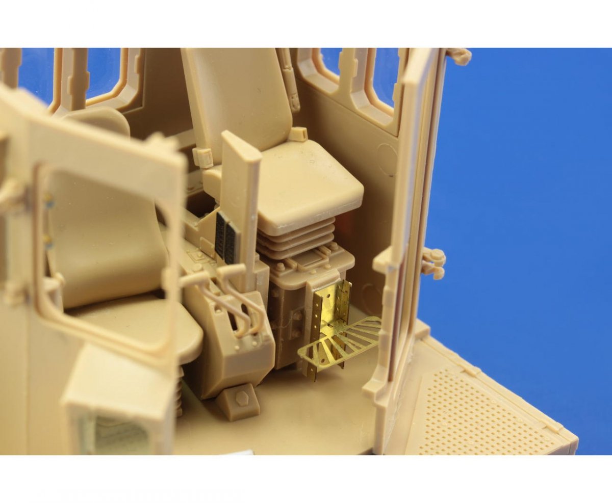 Eduard 36268 Doobi Bulldozer interior - colour 1/35 Meng – Bild 4