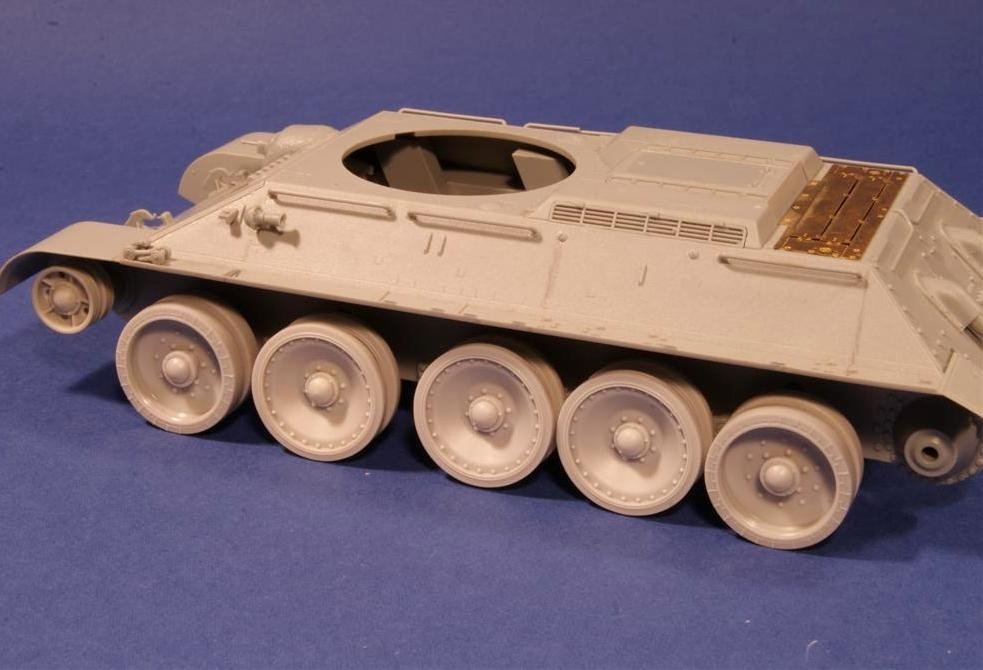 Panzer Art RE35-168 T-34 with captured “Panther” road wheels (112 Zavod and SPG SU-85/SU-100) 1/35 – imagen 3