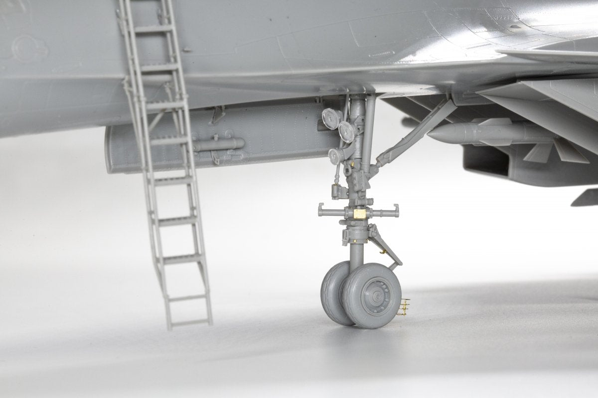 MiniBase 8001 SU-33 Flanker-D 1/48 – zdjęcie 16