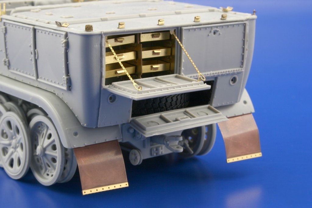 Eduard 36066 Sd. Kfz.7 Zugkraftwagen 8t tool boxes 1/35 Trumpeter – imagen 2