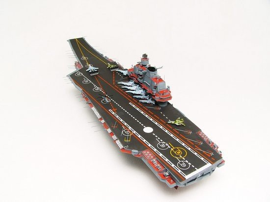 Trumpeter 05606 USSR Admiral Kuznetsov aircraft carrier 1/350 – imagen 5