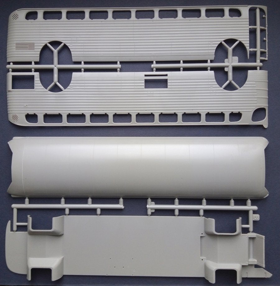 Roden 816 GMC PD3701 Autobus Silverside « Greyhound Lines » 1/35  – image 7