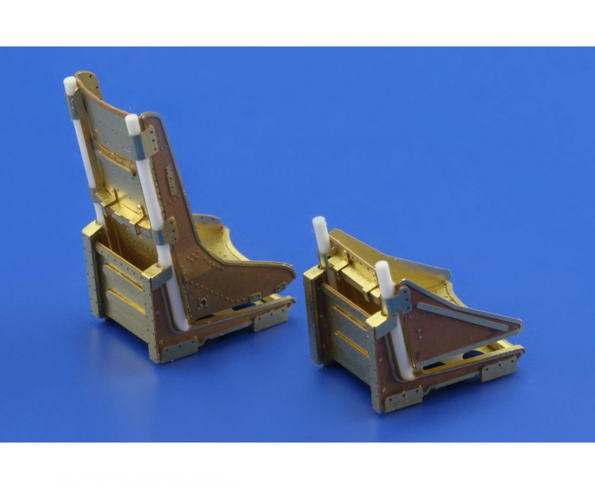 Eduard 32750 B-25J correct pilot seats HK MODELS 1/32 – Bild 3