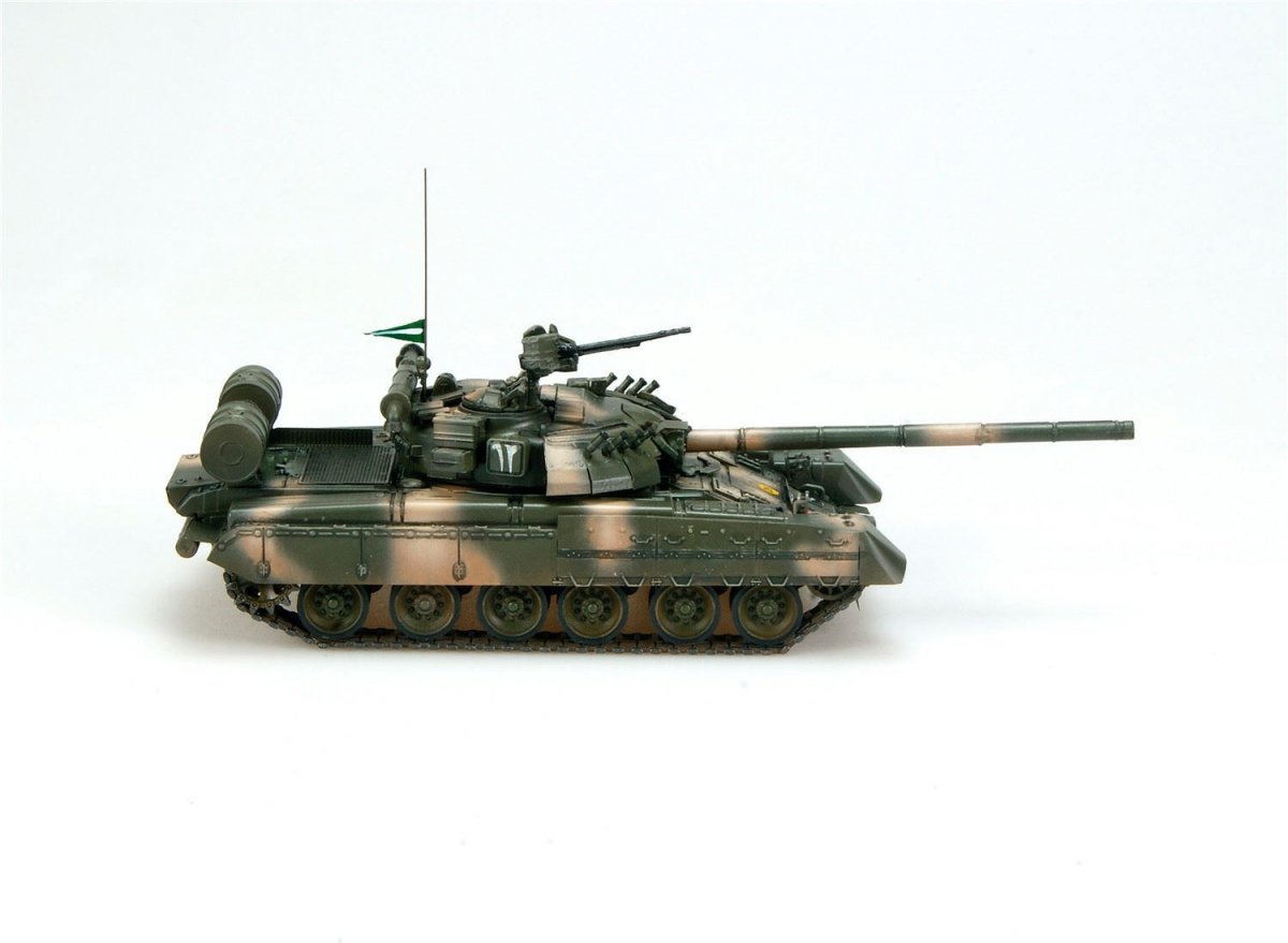 Modelcollect UA72028 T-80UD Main Battle Tank 1/72 – immagine 4