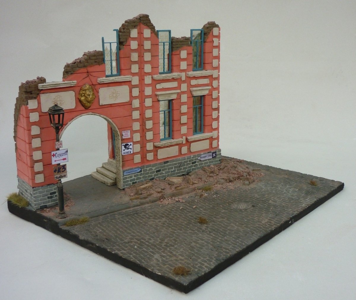 RT-Diorama 35222 Socle de diorama : « Rue bombardée » 1/35 – image 12