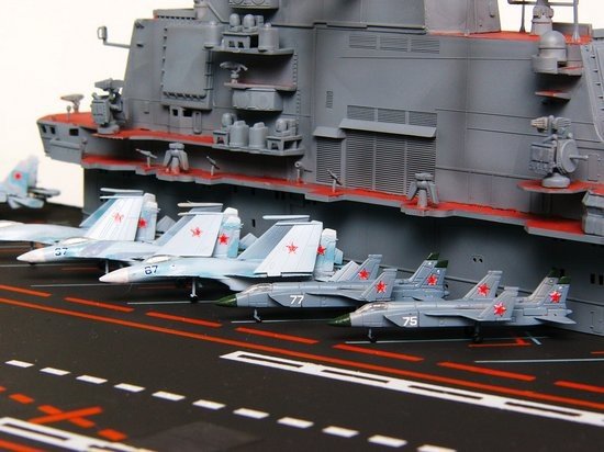 Trumpeter 05606 USSR Admiral Kuznetsov aircraft carrier 1/350 – imagen 8