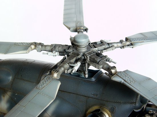 Trumpeter 05103 Mil Mi-24V Hind-E Helicopter – image 9