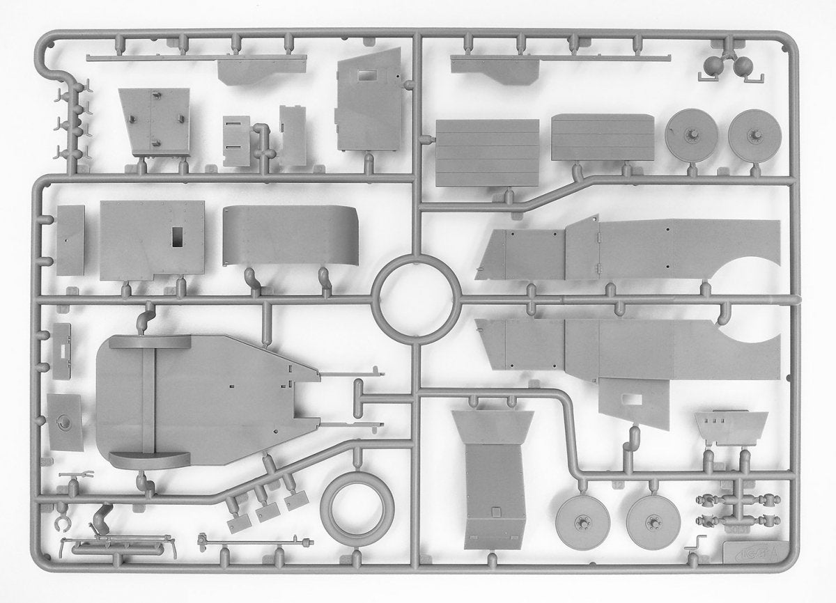 ICM 35670 Model T RNAS Armoured Car with WWI British Tank Crew 1/35 – immagine 5