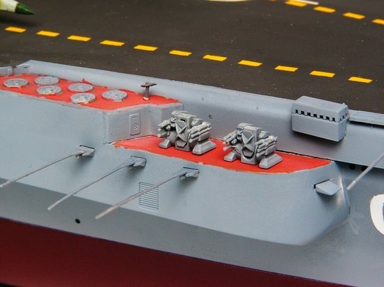 Trumpeter 05606 USSR Admiral Kuznetsov aircraft carrier 1/350 – imagen 11