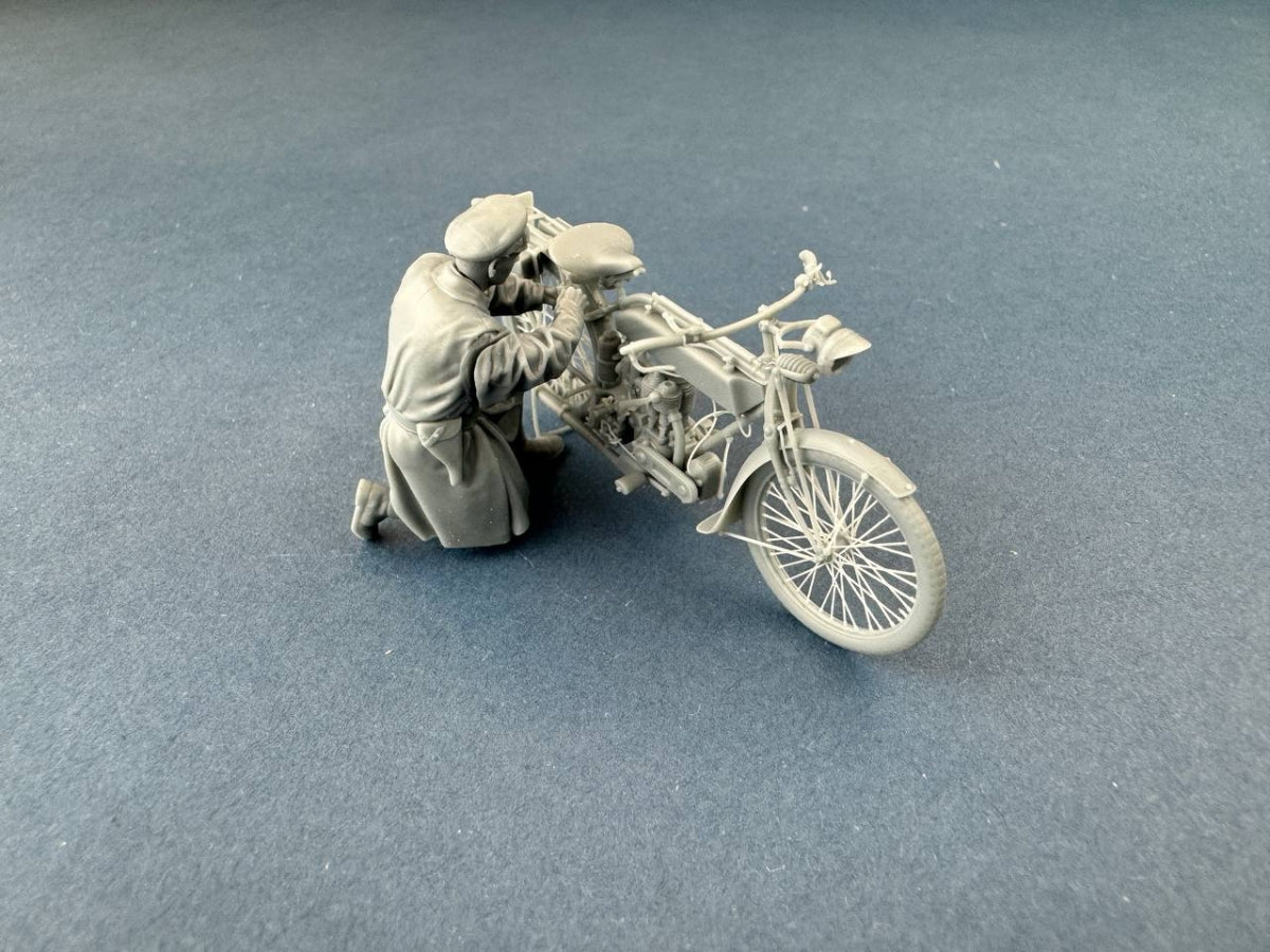 Copper State Models F35-058 British dispatch rider Checking motorcycle ( Motorcycle not included) 1/35 – imagen 3