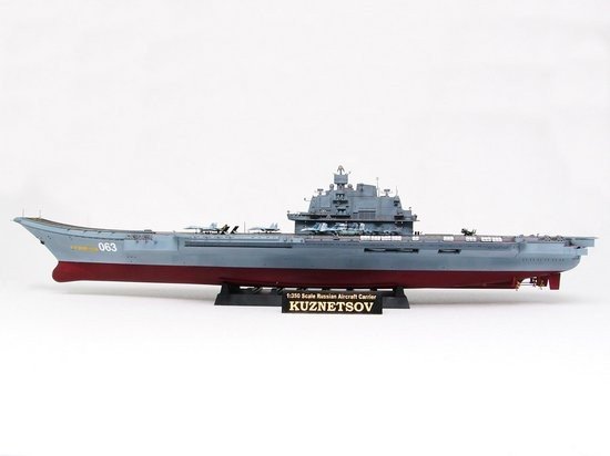 Trumpeter 05606 USSR Admiral Kuznetsov aircraft carrier 1/350 – imagen 6