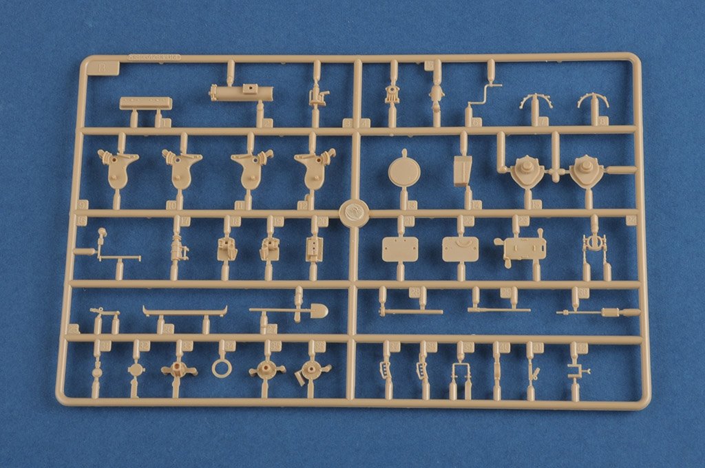 Hobby Boss 83894 French R35 with FCM turret tank 1/35 – imagen 8