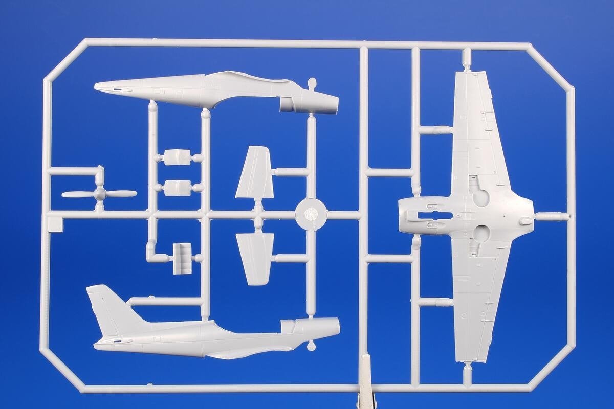 Special Hobby 72451 SIAI-Marchetti SF-260 Duo Pack &amp;amp; Livre 1/72 – image 4