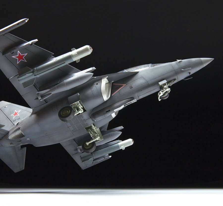 Zvezda 4818 YAK-130 &amp;quot;MITTEN&amp;quot; 1/48 – imagen 7