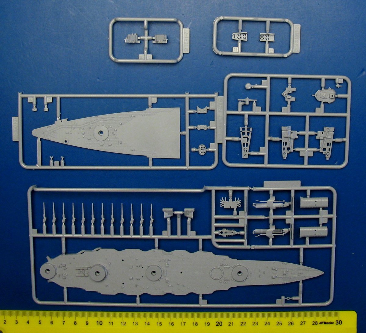 Aoshima 00251 I.J.N. Battleship Yamashiro 1944 1/700 – Bild 8