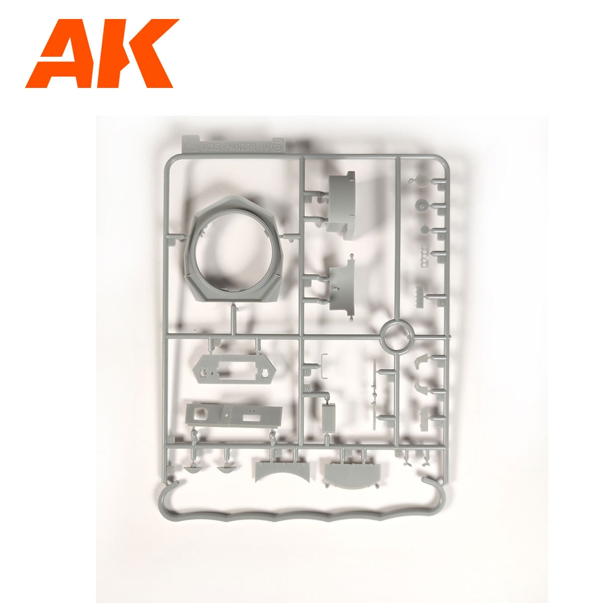 AK Interactive AK35504-B PZ.KPFW.IV AUSF.D AFRIKA KORPS + 5 FIGURES GERMAN TANK CREW AFRIKA KORPS 1/35 – Bild 14