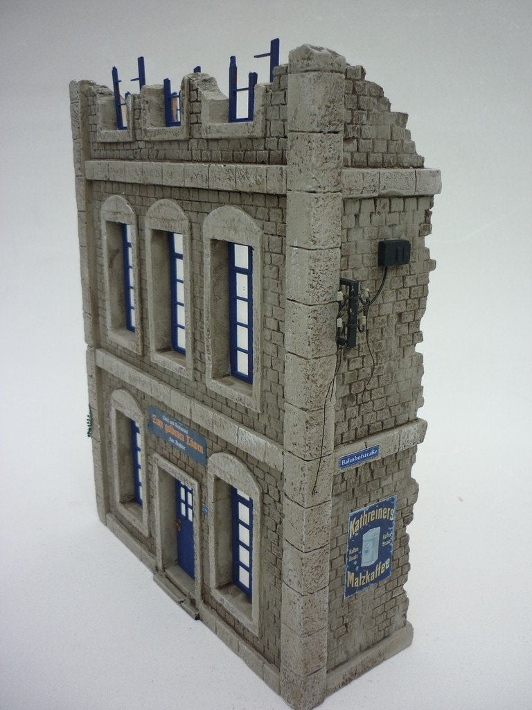 RT-Diorama 35198 Damaged City Building 1/35 – Bild 7