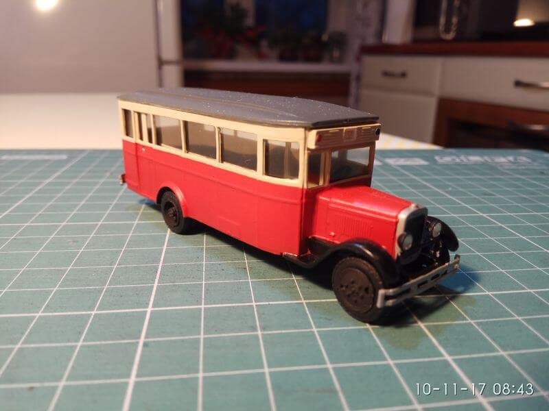 Maquette de bus soviétique ZiS-8 au 1/72 (réf. 72110)  – image 2