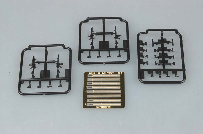 Trumpeter 00506 American machine gun AR-15/M16/M4 FAMILY-M4/M203 and M4A1 1/35 – Bild 5