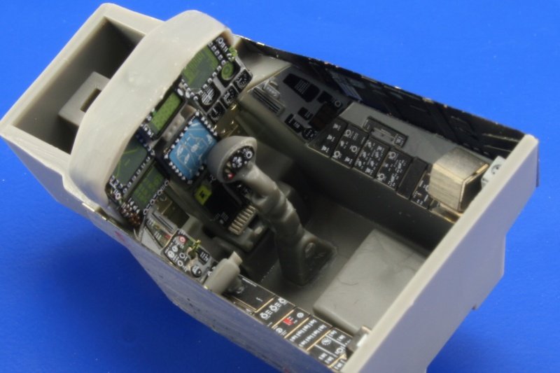 Eduard FE344 F-18E interior REVELL 1/48 – Bild 4