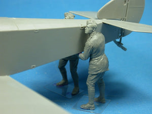Copper State Models F32-023 RFC Air Mechanics lifting the tail 1/32 – imagen 3