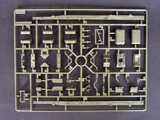 Trumpeter 01001 ZIL-157 6x6 military truck 1/35 – Bild 8
