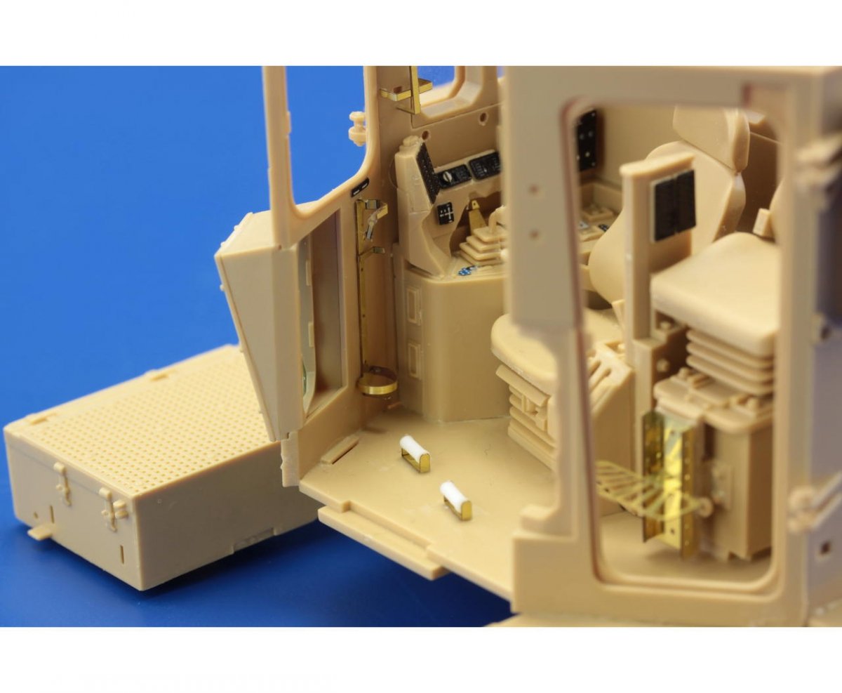 Eduard 36268 Doobi Bulldozer interior - colour 1/35 Meng – Bild 8