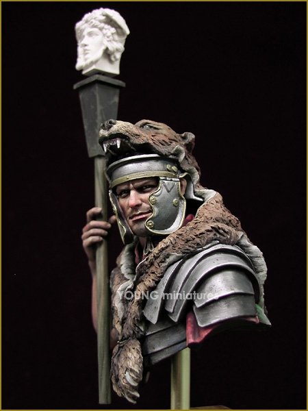Young Miniatures YH1834 ROMAN SIGNIFER 1st Century A.D(II) 1/10 – immagine 4