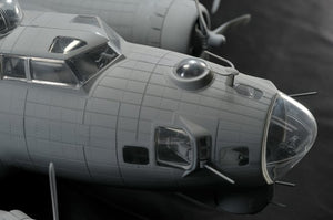 HK Models 01E04 B-17 Flying Fortress F and G 1/32 – imagen 13